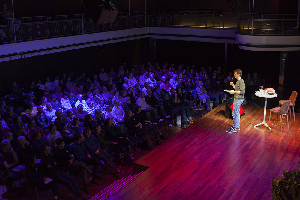 bookclub14_volle-zaal-tivolivredenburg