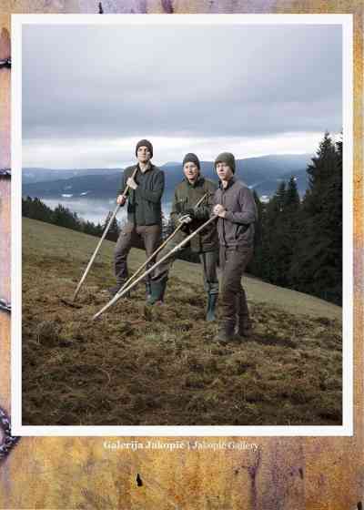 repro_when_the_fire_slumbers_402_fieldworkers
